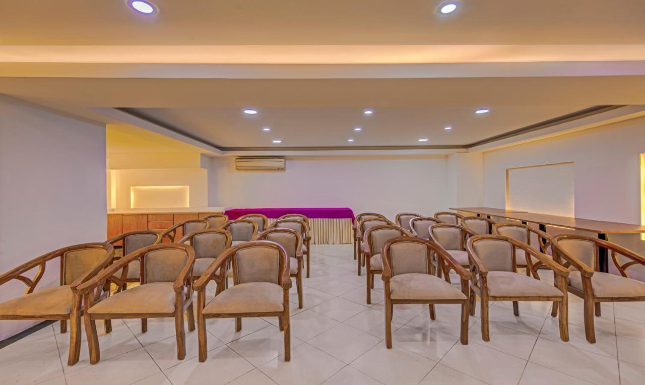 Treebo Corporate Park Hotel New Delhi Buitenkant foto